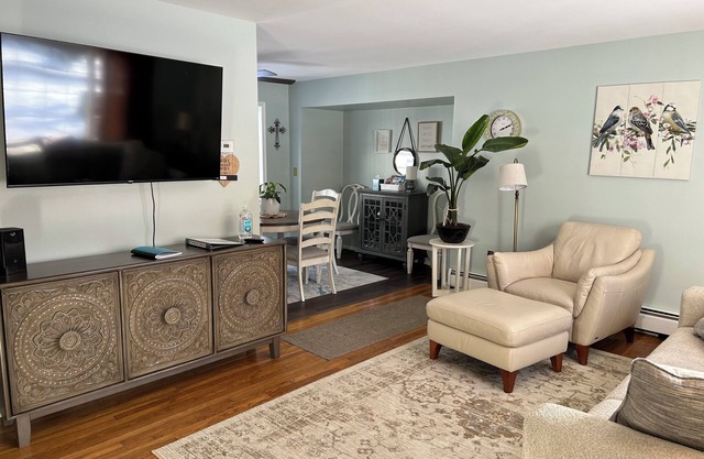 Charming 3-bedroom home on family-friendly quiet street in Warren