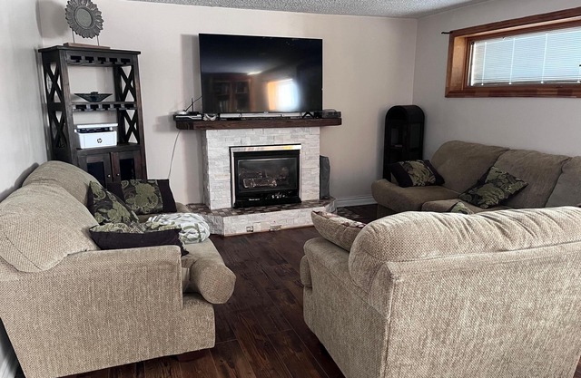 Charming 3-bedroom house with Fireplace and Outdoor Pool in welcoming Montréal