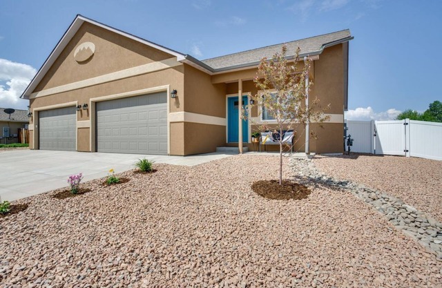 Charming 3-bedroom house, your perfect Colorado getaway!