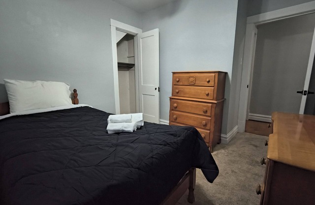 Charming 3-bedroom house with WiFi, AC in enjoyable Carondolet area St Louis