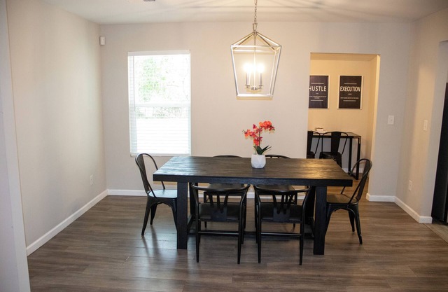 Charming 3-bedroom house in gorgeous Atlanta. Close to the airport