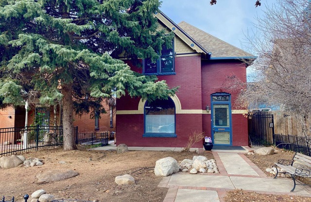 Charming 3-bedroom house w/WiFi and AC in Denver in vibrant restaurant district