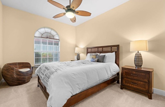 Charming 3-bedroom lake house in Fort Myers with screened-in pool & hot tub.