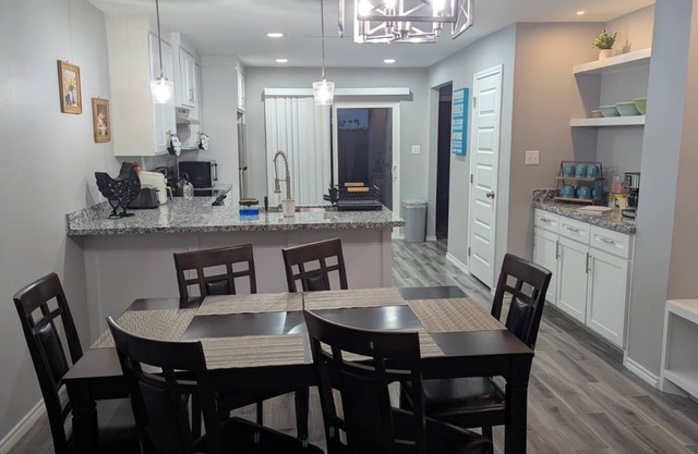 Charming 3-bedroom house in Brownsville with AC