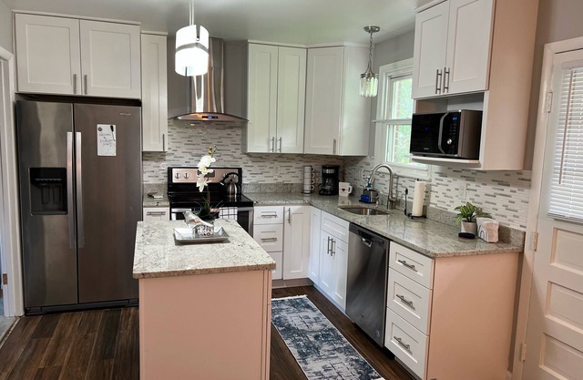Charming 3-bedroom house in welcoming College Park.
