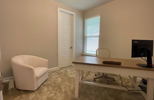 Charming 3-bedroom townhome - Jacksonville for Short/Long Term Stay