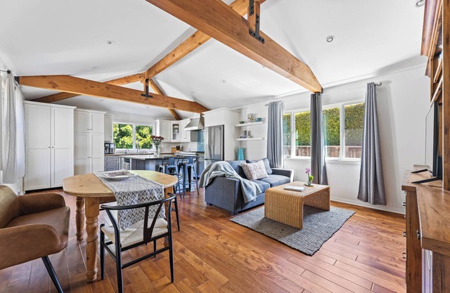 Charming 3-Bedroom Pet-Friendly Pacific Palisades Home