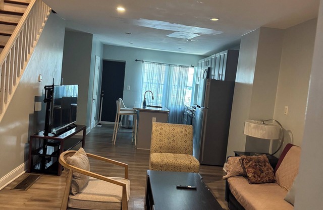 Charming 3-bedroom house with WiFi and AC in wonderful Philadelphia