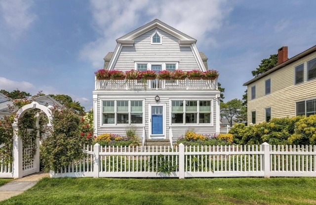 Charming 3-bedroom house steps to Pine Point Beach with backyard oasis