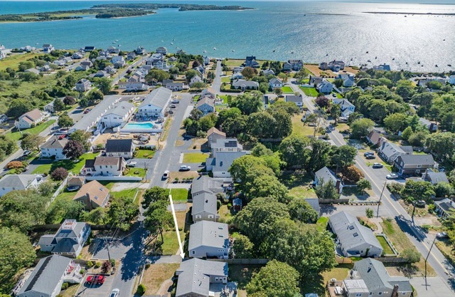 Charming 3-BR Cape Cod Cottage, 0.2 mi from Lewis Bay Beach with Sunroom & Patio Grill