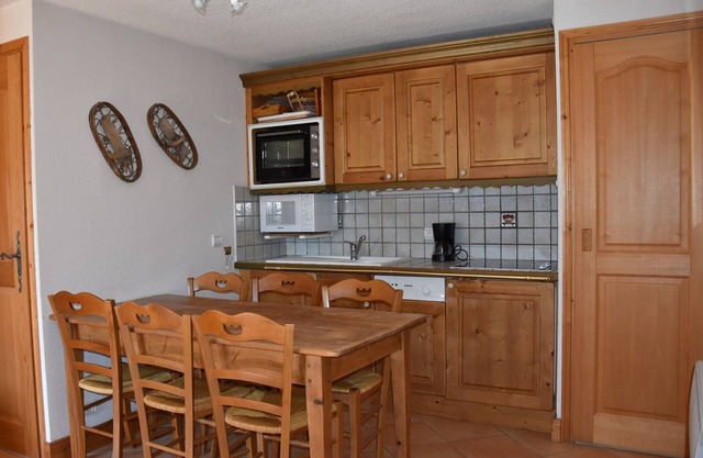 Charming 3-room flat with terrace near slopes and center