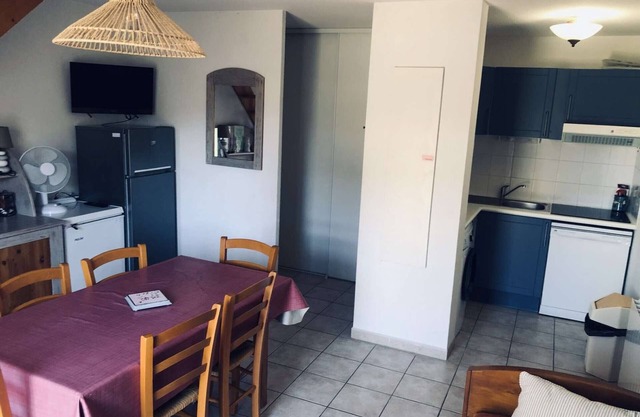 Charming 3-Room House, Sleeps 6, Terrace, Pool, Pet-Friendly, Vallon-Pont-d'Arc