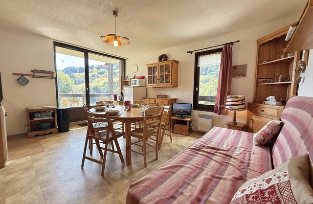 Charming 3-Room Apartment in Flumet – Sleeps 6, Near Village Center, Free Ski Shuttle