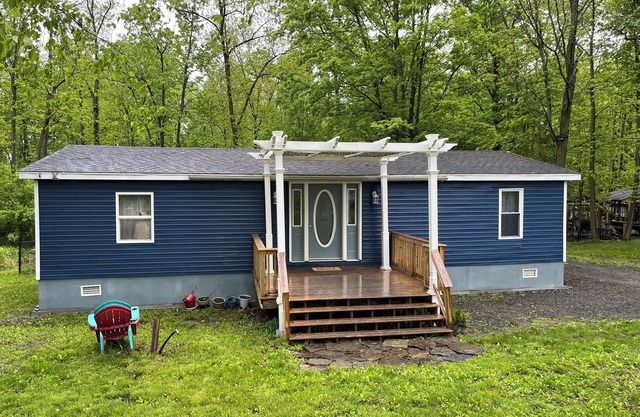 Charming 3bedroom house with AC, WiFi, fenced backyard in Wonderful Watkins Glen