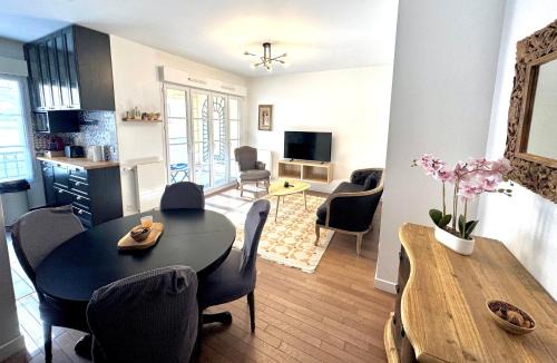 Charming 3BR Apartment with Loggia close to Paris