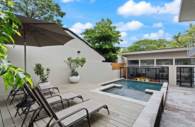 Charming 4-bedroom house with Private pool, Walking distance to the beach.n