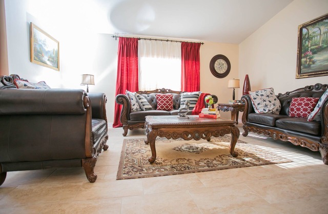 Charming 4 Bedroom, 2 Bathroom house in Phoenix