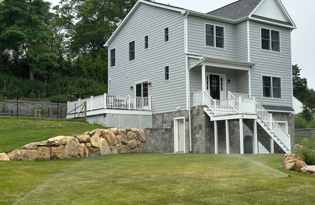 Charming 4-bedroom beach house, new construction, high end appliances.