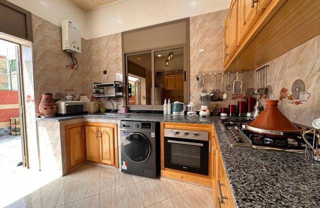 Charming 4-bedroom villa in enchanting مراكش with WiFi, AC.pool