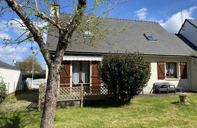 Charming 4-Room House in Belz: Close to Beach, Shops, and Coastal Trails, with Garden and Free WiFi