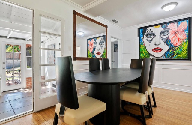 Charming 4bed 3bath piano home by Universal Studio & HW, lots of parking-10