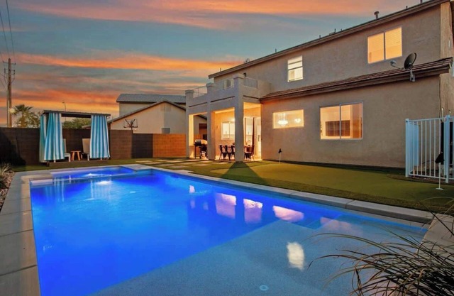 Charming 4BR Home: Game Room Galore w/Pool&HotTub