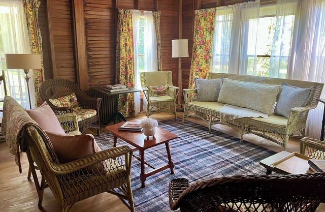 Charming 5-bedroom Roaring Brook cottage in Harbor Springs with beach access.