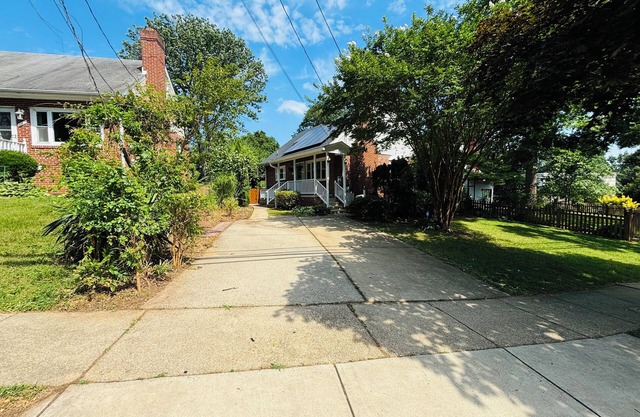 Charming 5 bedrooms house in peaceful Kensington with parking near DC