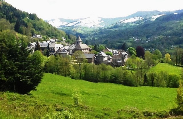 Charming 5BR Home in Auvergne, Close to Super Lioran Ski Resort, Beautiful Views, Sleeps 10.