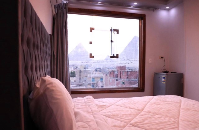 Charming 6-bedroom B&B with AC and WiFi in lovely Giza Governorate