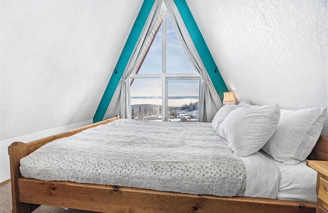 Charming A-Frame Suite w/Hot Tub, Fireplace & Sleeps 8 – Ideal for Families & Small Groups