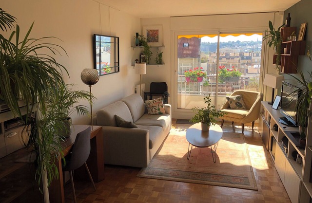 Charming Apt with a view of the Eiffel Tower