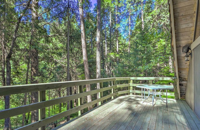 Charming A-Frame Cabin ~ 4 Mi to Jenkinson Lake!