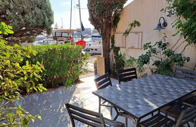 Charming accommodation in the cogolin marines, saint tropez 10 minutes away