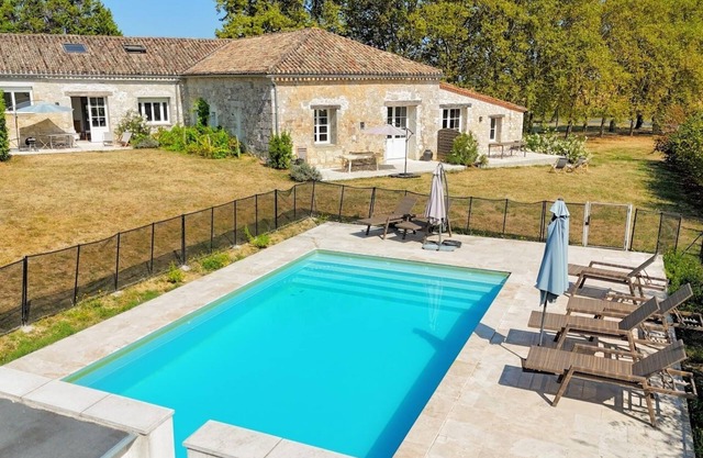 Charming Ancient Stables from the 17th c., 8 bedrooms, 16 guests across 350 sqm.