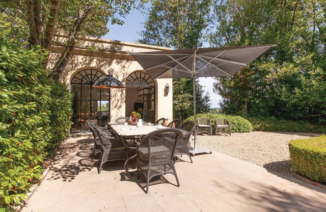 Charming and exclusive vacation home in the center of Lari.