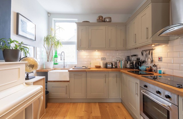 Charming and Spacious 2 Bed Near Kensal Green Tube