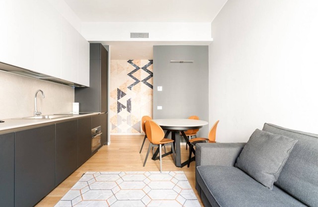 Charming apartment of about 50 square meters, able to accommodate up to 4 people, located on the first floor of a building with a lift (NOT suitable for disabled people - there are some steps to access it).The property is located just a few steps throw f