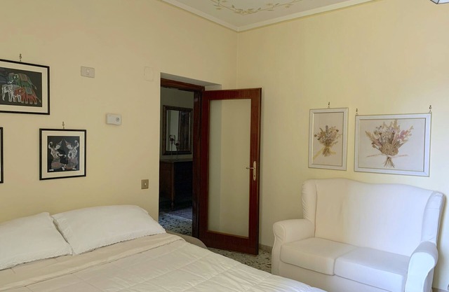 Charming apartment with fireplace in the center