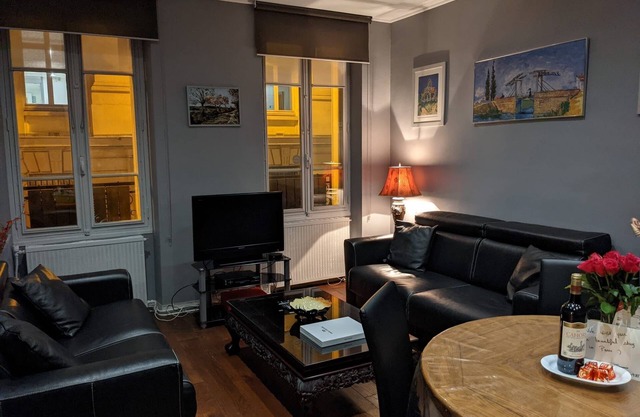 Charming apartment with WiFi in 16eme Trocadero Paris