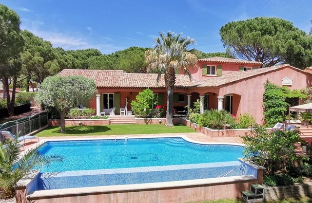 Charming Apt. in a villa ideally located in a pine woods near the sea