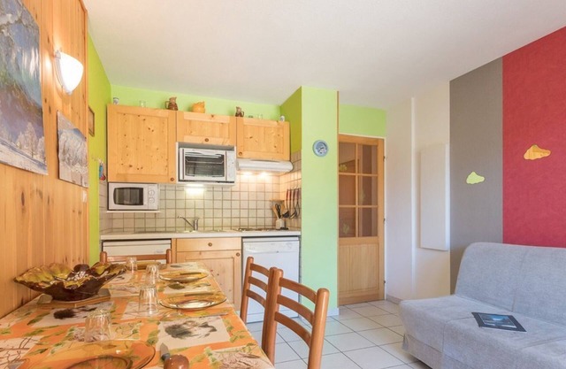 Charming Apt in Serre-Chevalier for 4 with Balcony, Parking, and WiFi Option.