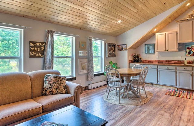 Charming Apt Near Palmer Lake, 14 Mi to USAFA!