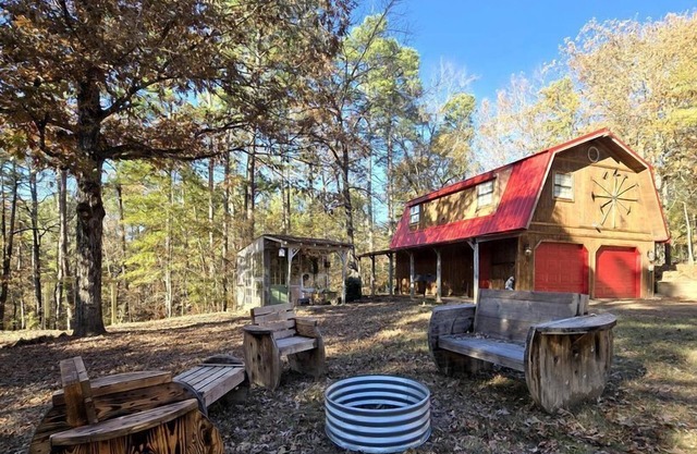 Charming Barn Retreat Surrounded by Nature Near Lake O the Pines in Texas