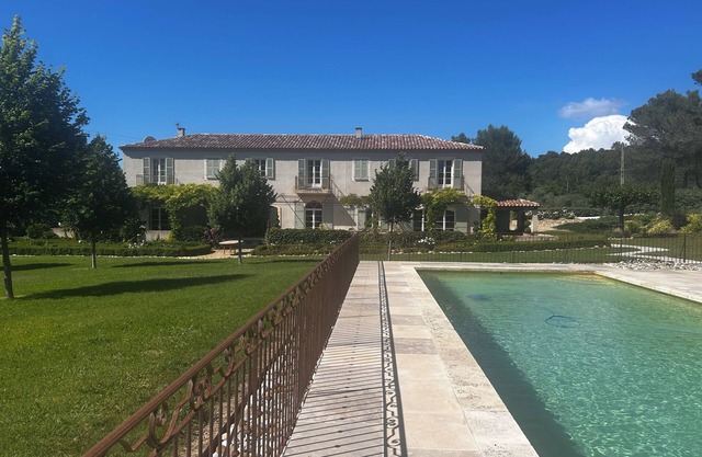 Charming bastide, between the Luberon and historic quaint Aix en Provence.