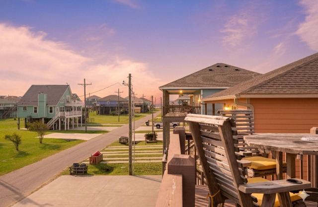 Charming Beach House | Ocean View, 3BR, Sleeps 9, Pet-Friendly & Fully Equipped!