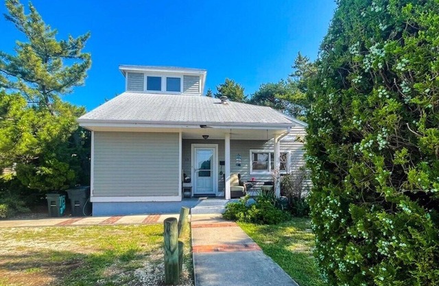 Charming Beach House – Just 1.5 Blocks from the Beach