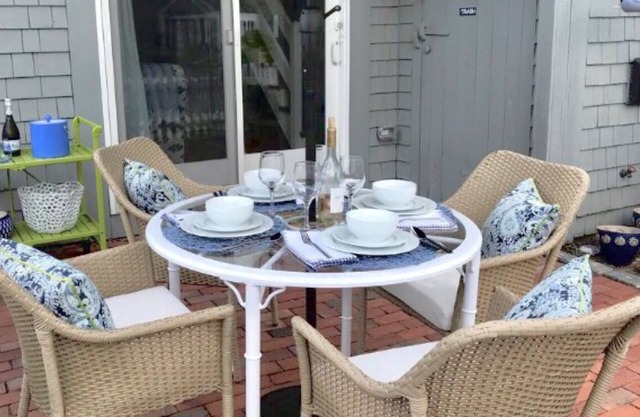 Charming, Beachfront Cottage, Designer Furnishings, Newly Renovated, 2bd/1.5bath