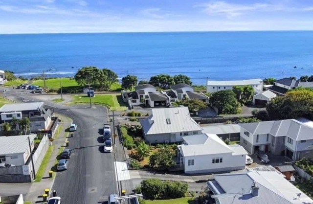 Charming Beachside Cottage on Belt Road