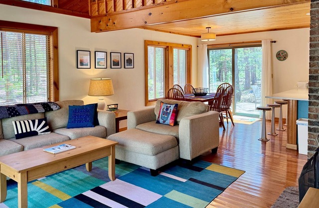 Charming Bear Hollow: Walk to beach or Glen Arbor